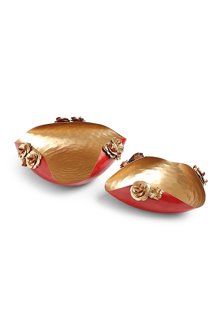 Gold & Red Flower Detail Iron Platter (Set of 2) by Amoliconcepts at Pernia's Pop Up Shop