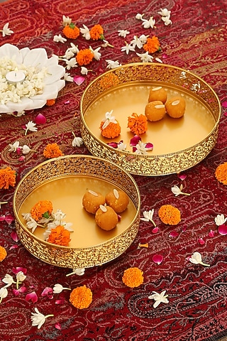 Matte Gold Iron Platter (Set of 2) by Amoliconcepts