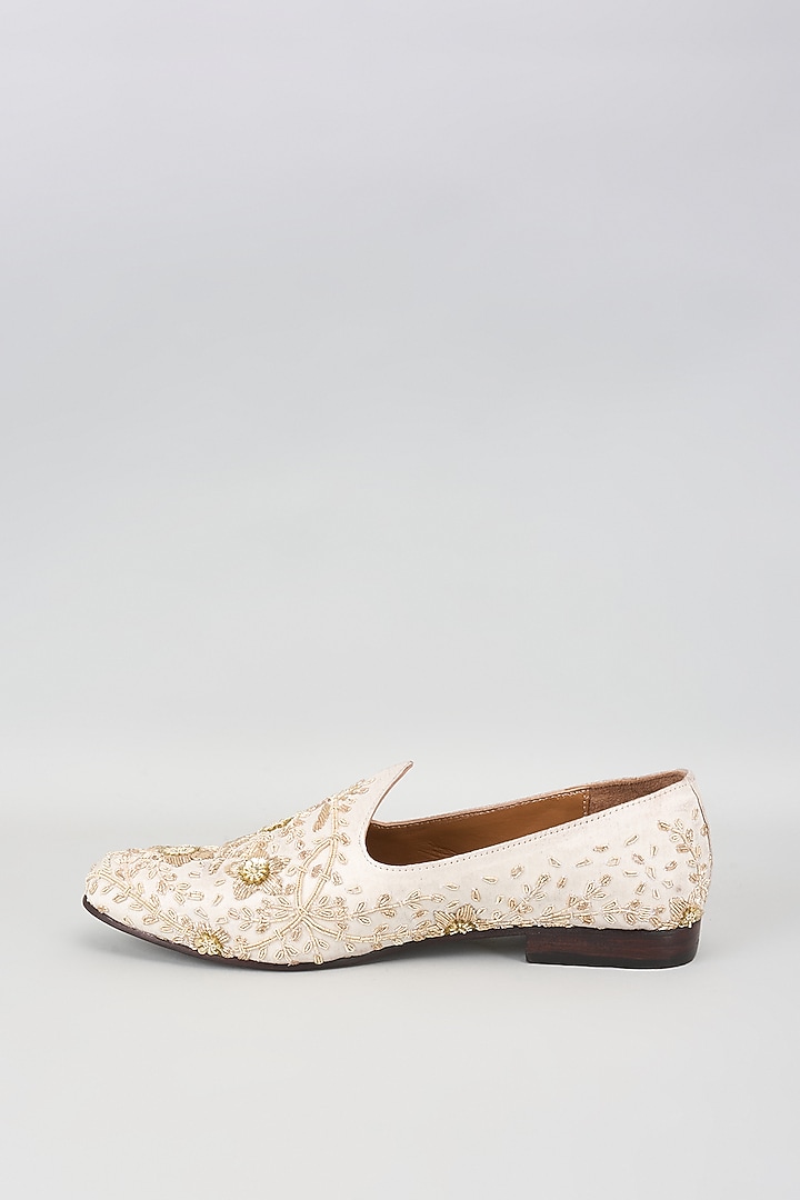 White Raw Silk Hand Embroidered Juttis by ARTIMEN at Pernia's Pop Up Shop