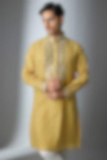 Mustard Chanderi Silk Mirrorwork Kurta by ARTIMEN at Pernia's Pop Up Shop