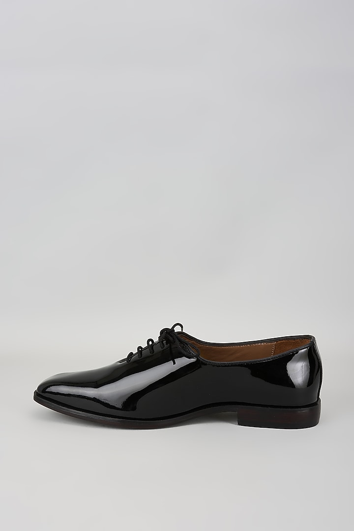 Black Leather Oxford Shoes by ARTIMEN at Pernia's Pop Up Shop