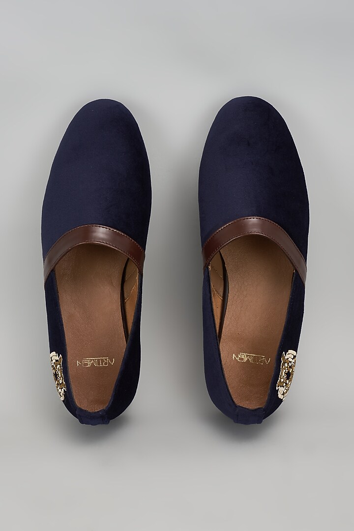 Navy Blue Velvet Hand Embroidered Juttis by ARTIMEN at Pernia's Pop Up Shop