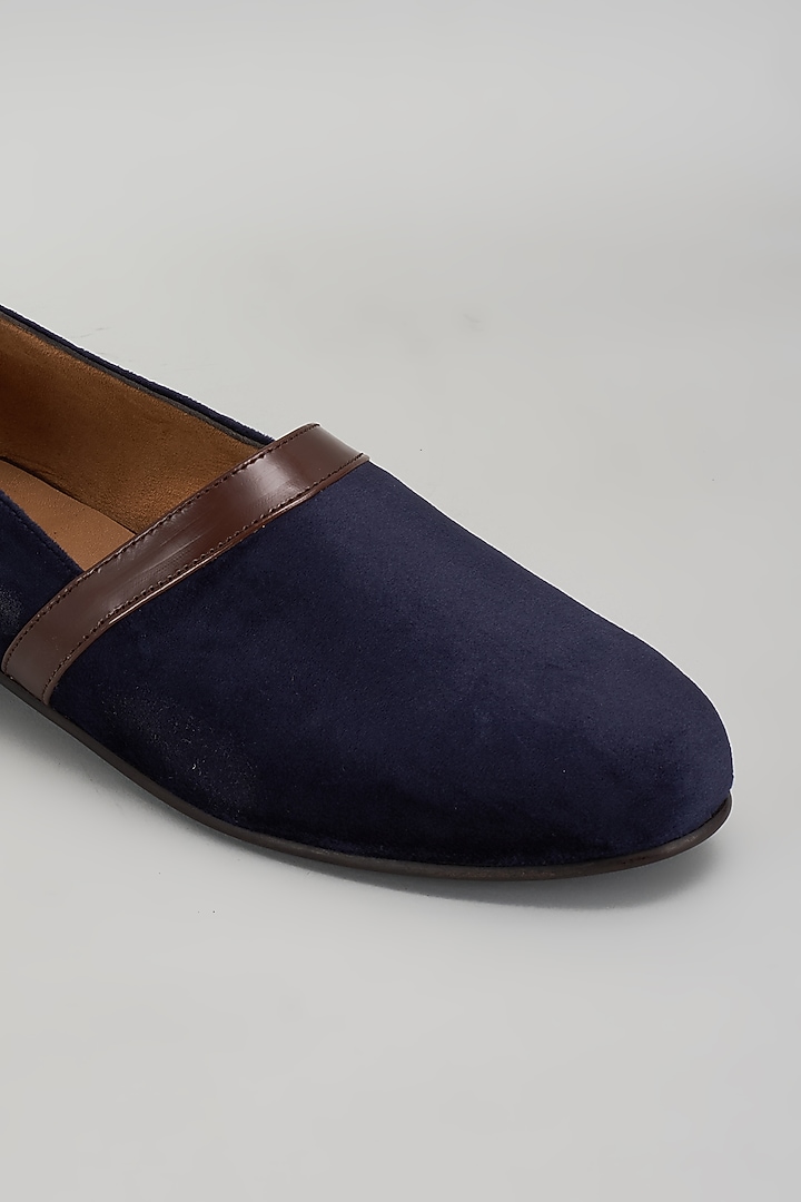 Navy Blue Velvet Hand Embroidered Juttis by ARTIMEN at Pernia's Pop Up Shop