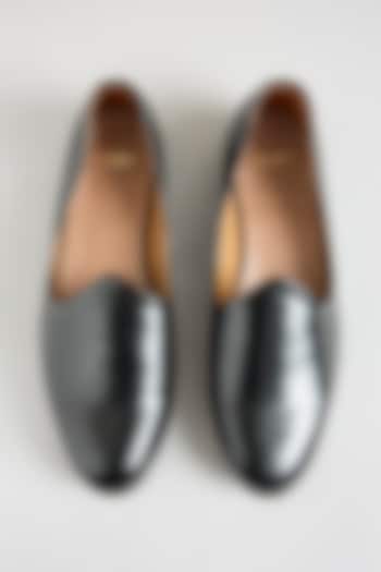 Black Leather Juttis by ARTIMEN at Pernia's Pop Up Shop