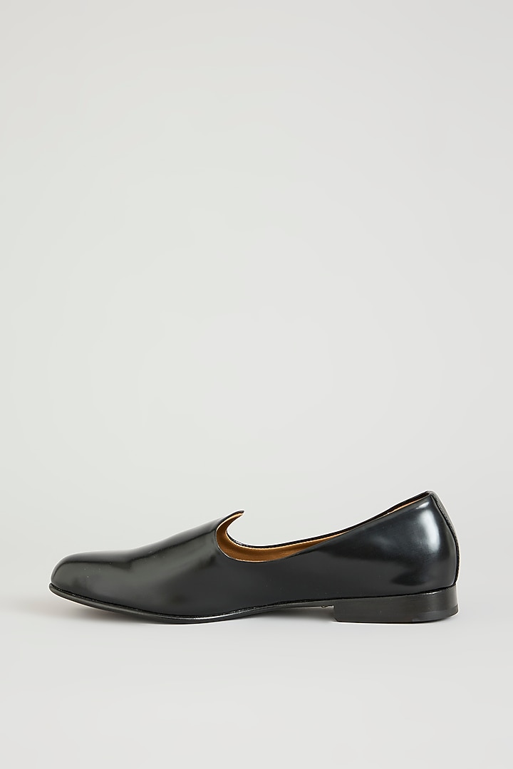 Black Leather Juttis by ARTIMEN at Pernia's Pop Up Shop