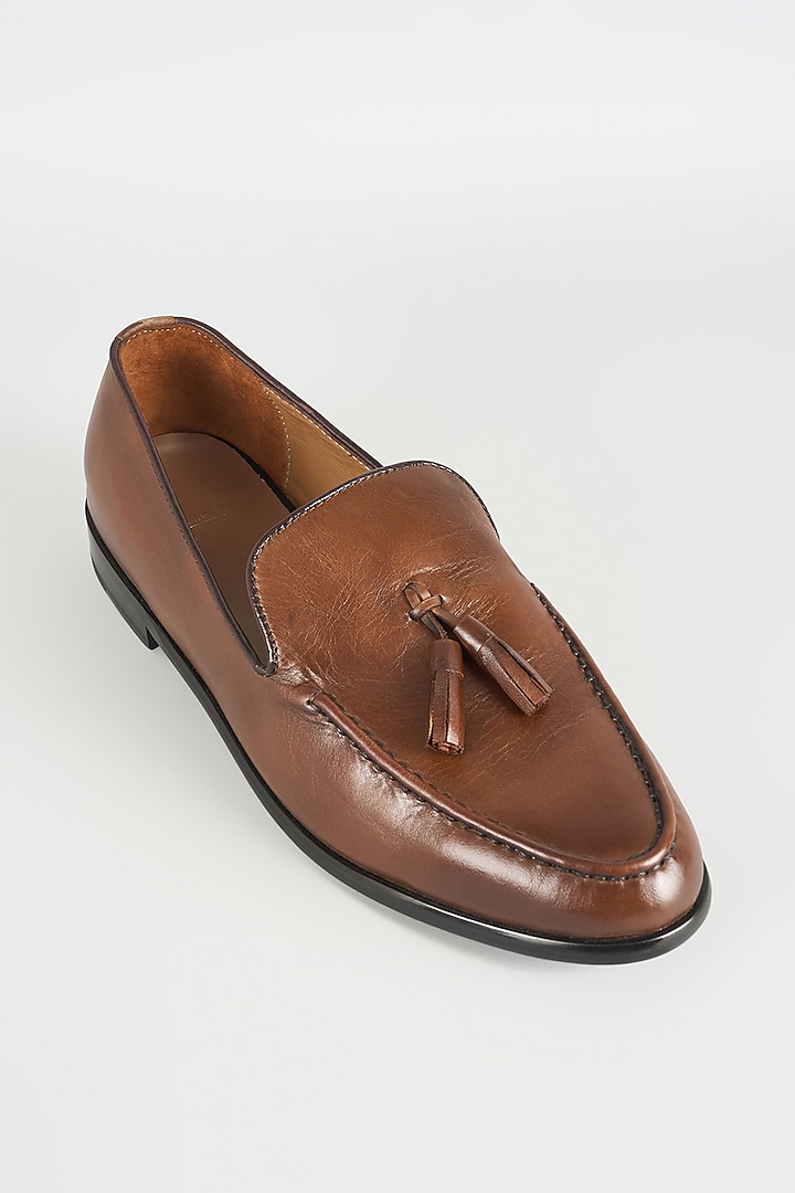 Dark Tan Leather Juttis by ARTIMEN at Pernia's Pop Up Shop