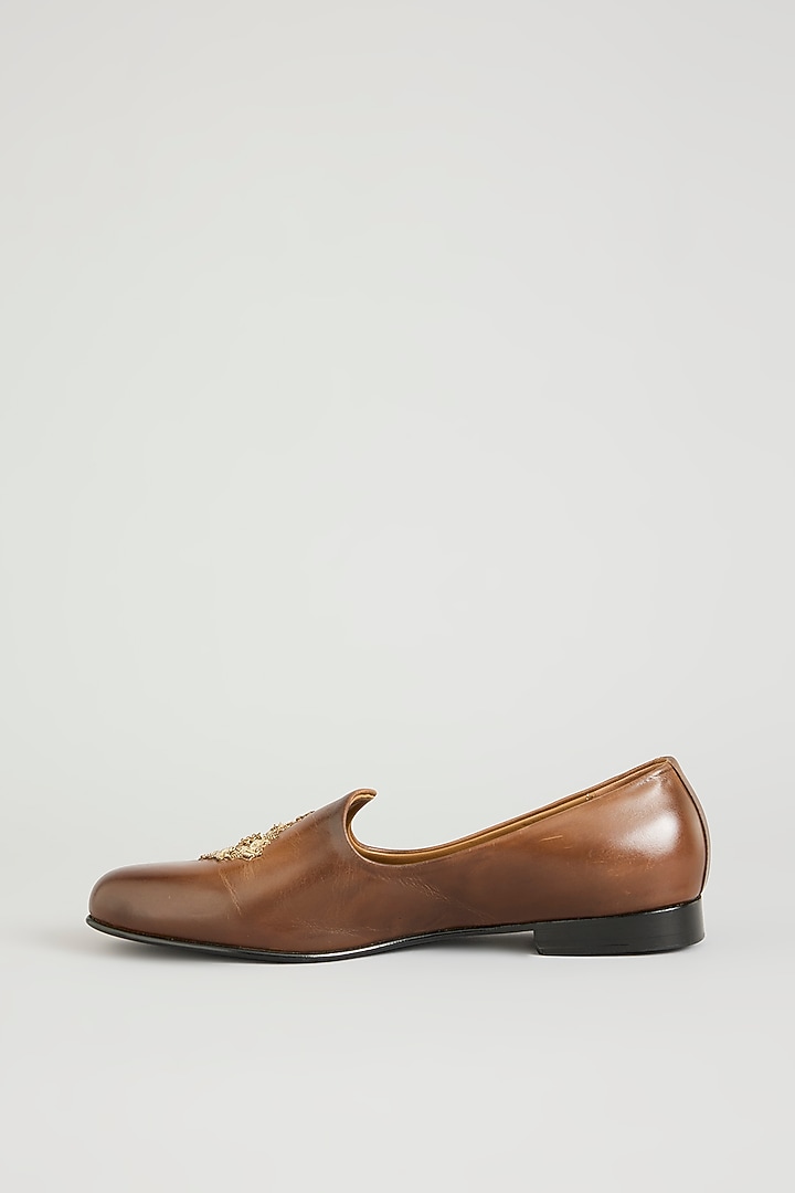 Dark Tan Leather Juttis by ARTIMEN at Pernia's Pop Up Shop