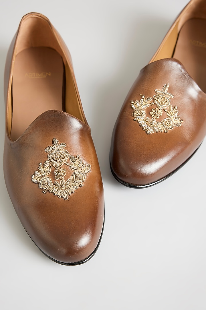 Dark Tan Leather Juttis by ARTIMEN at Pernia's Pop Up Shop
