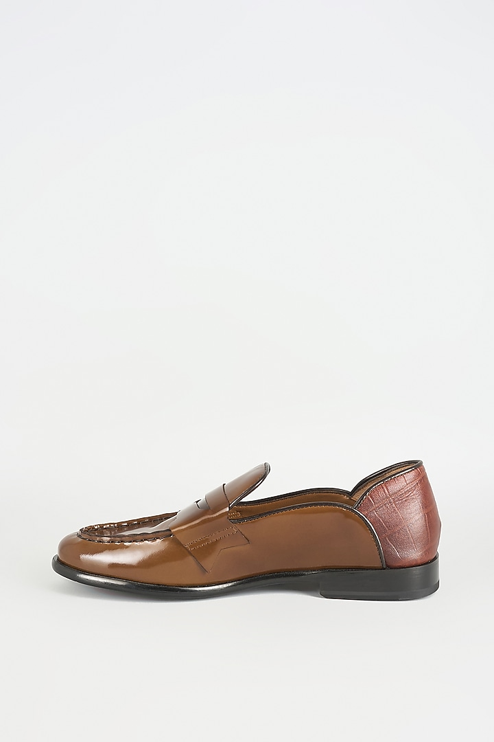 Dark Tan Leather Juttis by ARTIMEN at Pernia's Pop Up Shop