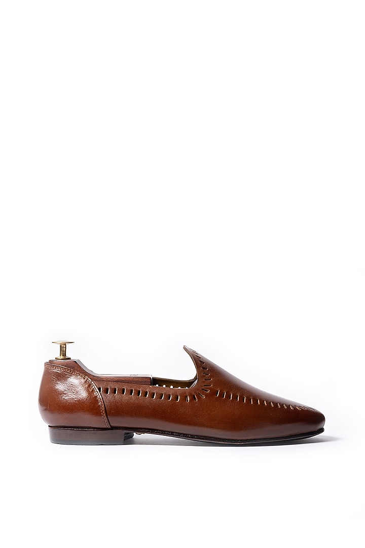 Burnt Tan Leather Handcut Juttis by ARTIMEN at Pernia's Pop Up Shop