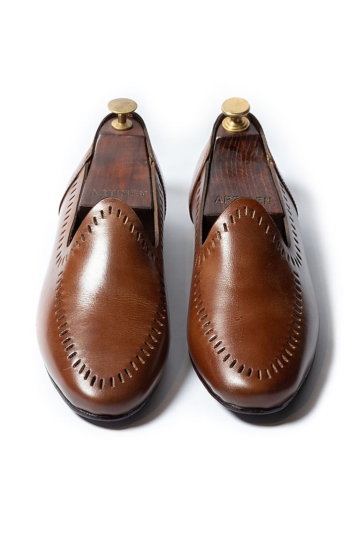 Burnt Tan Leather Handcut Juttis by ARTIMEN at Pernia's Pop Up Shop