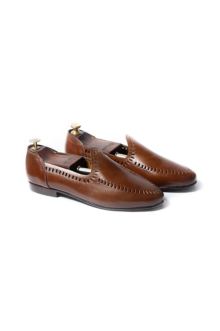 Burnt Tan Leather Handcut Juttis by ARTIMEN at Pernia's Pop Up Shop