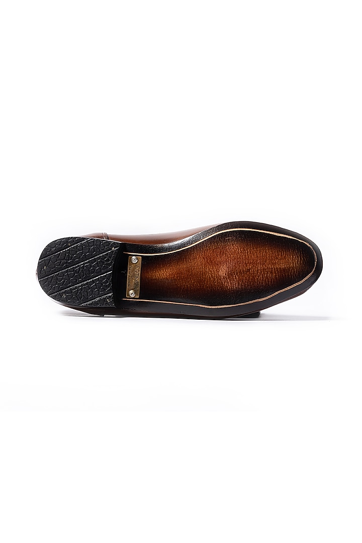 Burnt Tan Leather Handcut Juttis by ARTIMEN at Pernia's Pop Up Shop