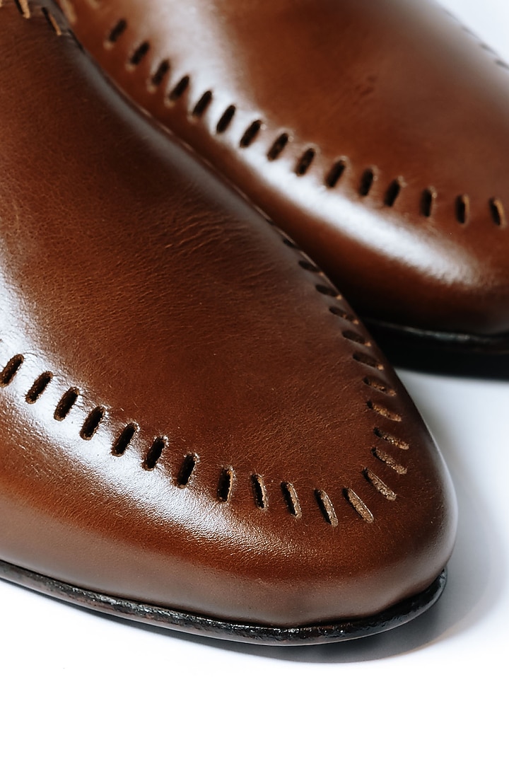 Burnt Tan Leather Handcut Juttis by ARTIMEN at Pernia's Pop Up Shop