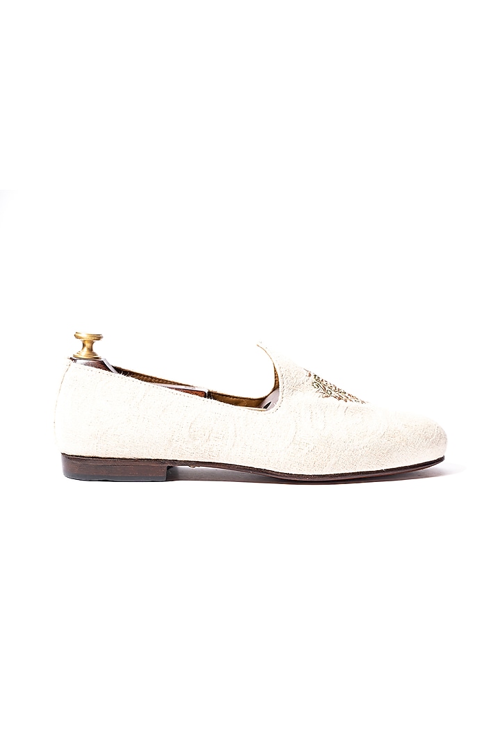 Off-White Stone Washed Juttis by ARTIMEN at Pernia's Pop Up Shop