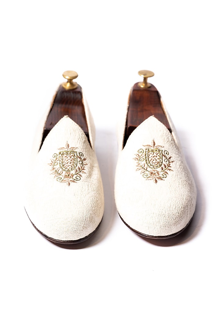 Off-White Stone Washed Juttis by ARTIMEN at Pernia's Pop Up Shop