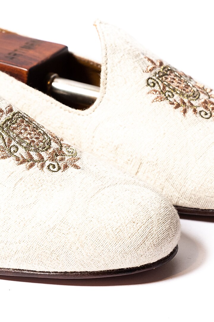 Off-White Stone Washed Juttis by ARTIMEN at Pernia's Pop Up Shop