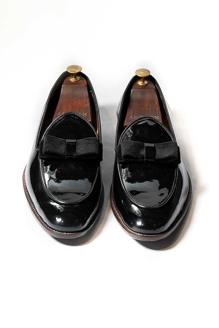 Black Shoes With Velvet Bows by ARTIMEN