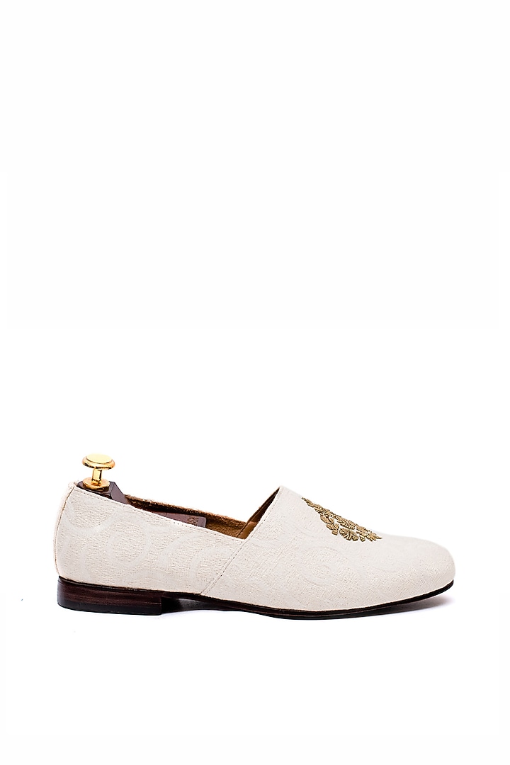 Off-White Leather Hand Embroidered Handcrafted Juttis by ARTIMEN at Pernia's Pop Up Shop