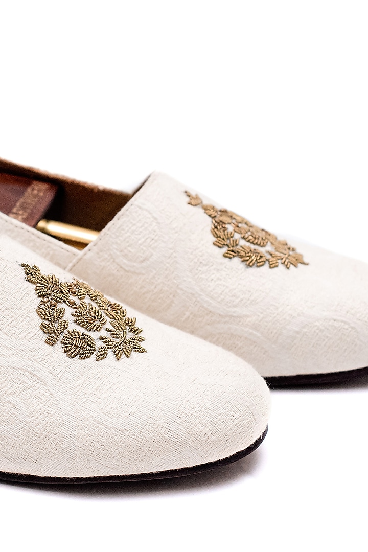 Off-White Leather Hand Embroidered Handcrafted Juttis by ARTIMEN at Pernia's Pop Up Shop