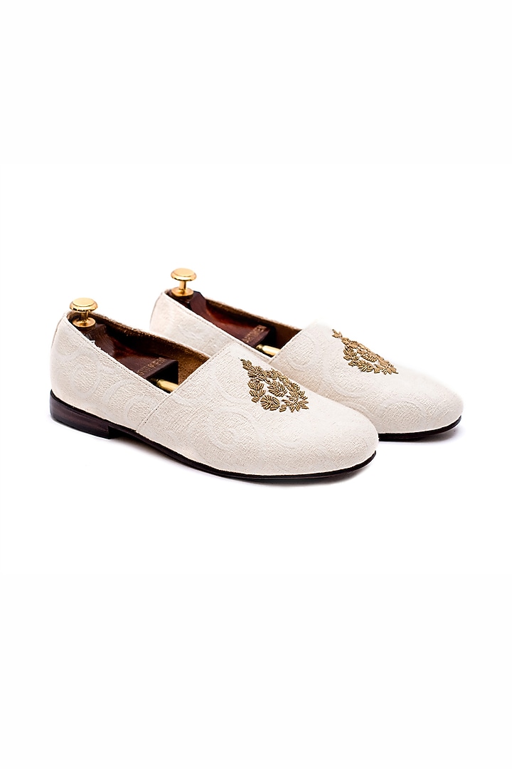 Off-White Leather Hand Embroidered Handcrafted Juttis by ARTIMEN at Pernia's Pop Up Shop