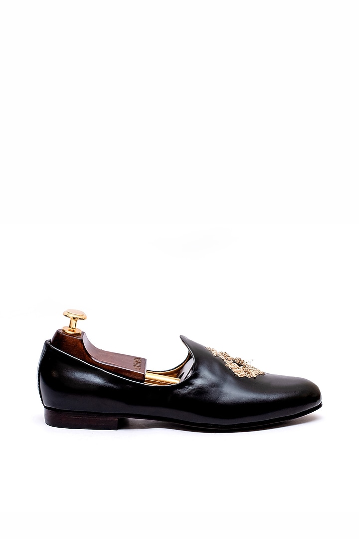 Black Leather Hand Embroidered Juttis by ARTIMEN at Pernia's Pop Up Shop