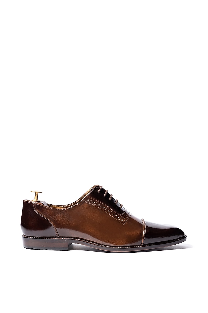 Burnt Brown Leather Handcrafted Oxford Shoes by ARTIMEN at Pernia's Pop Up Shop