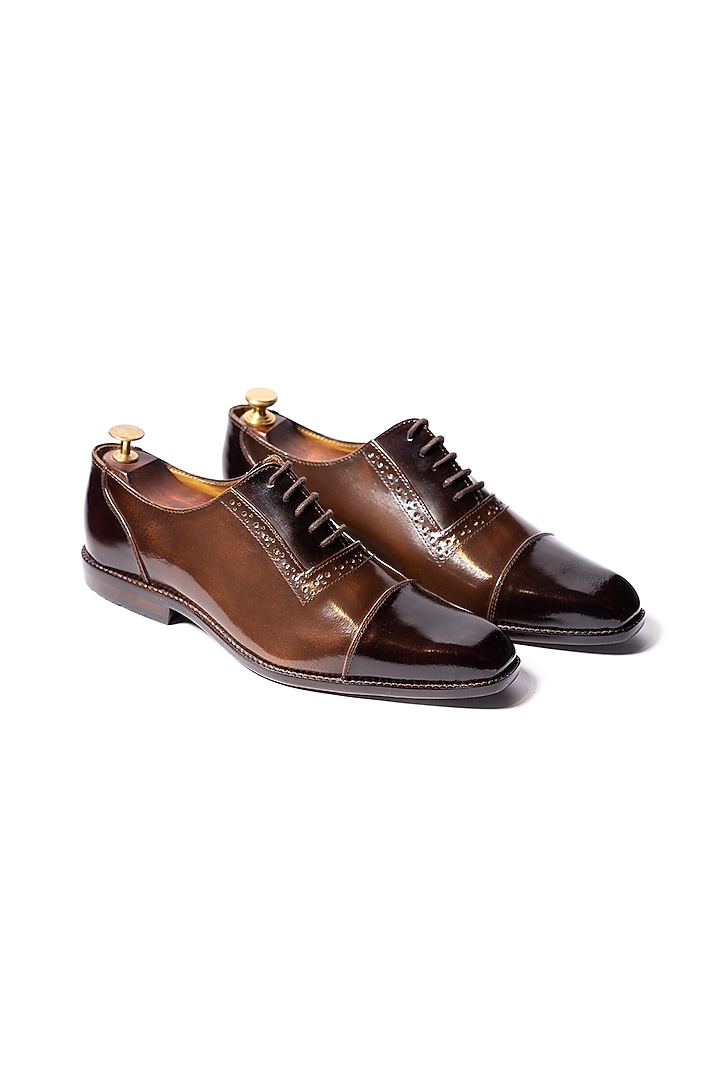 Burnt Brown Leather Handcrafted Oxford Shoes by ARTIMEN at Pernia's Pop Up Shop