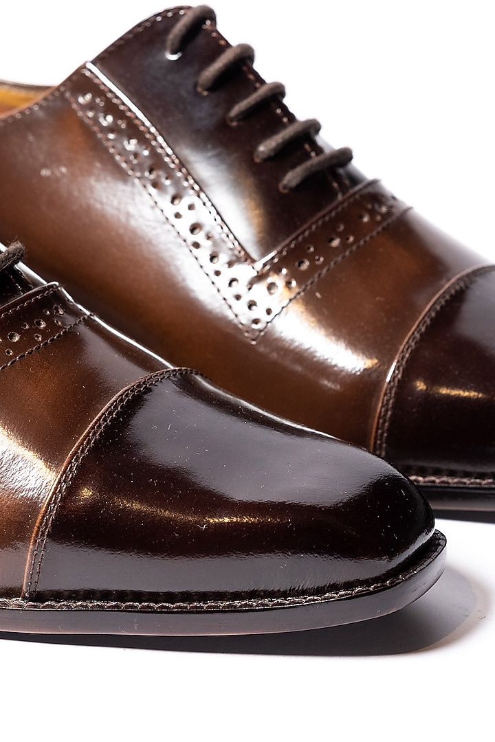 Burnt Brown Leather Handcrafted Oxford Shoes by ARTIMEN at Pernia's Pop Up Shop