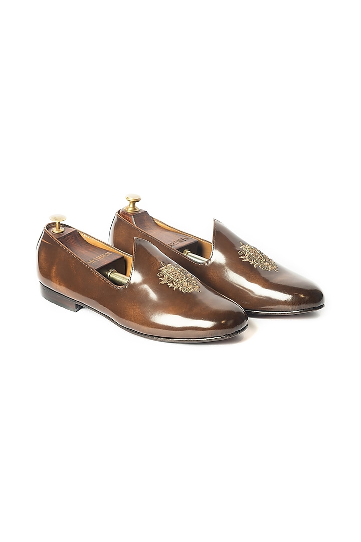 Burnt Brown Leather Juttis by ARTIMEN at Pernia's Pop Up Shop