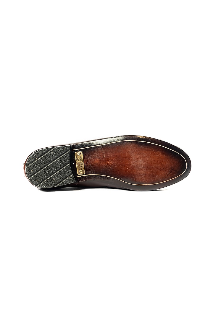 Burnt Brown Leather Juttis by ARTIMEN at Pernia's Pop Up Shop