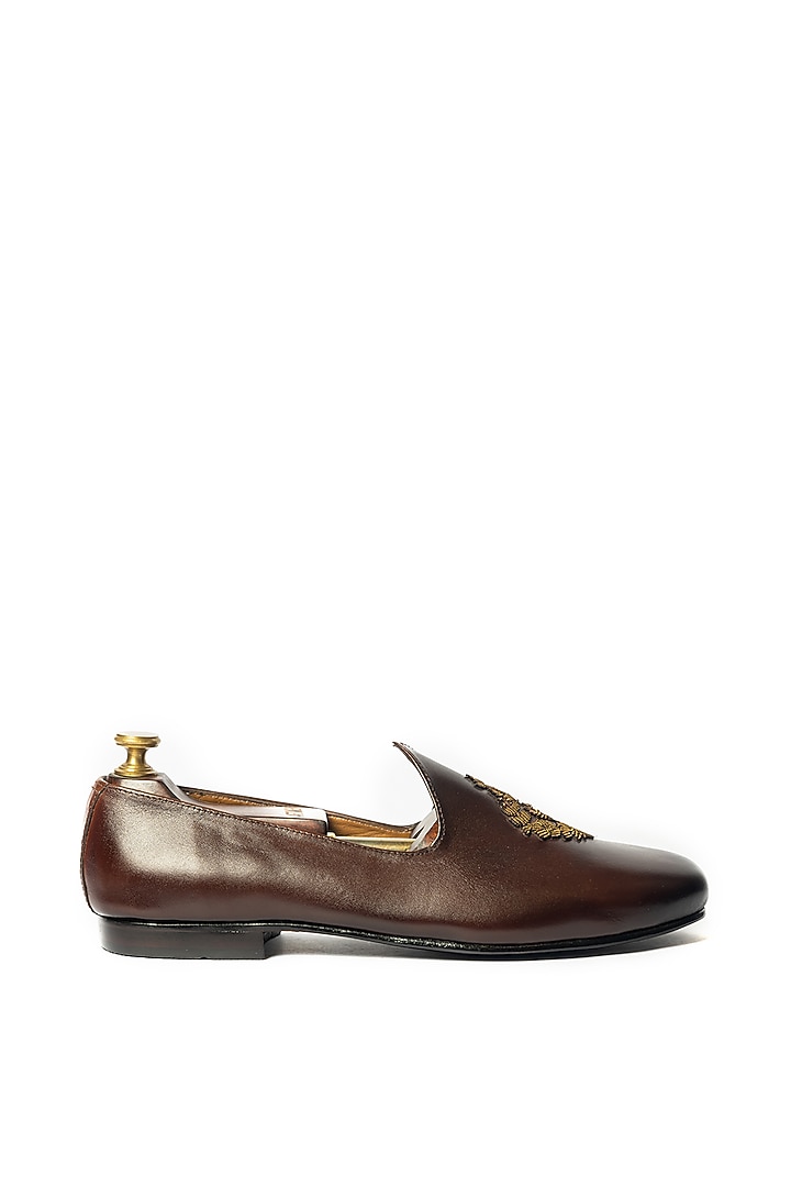 Burnt Brown Leather Hand Embroidered Juttis by ARTIMEN at Pernia's Pop Up Shop