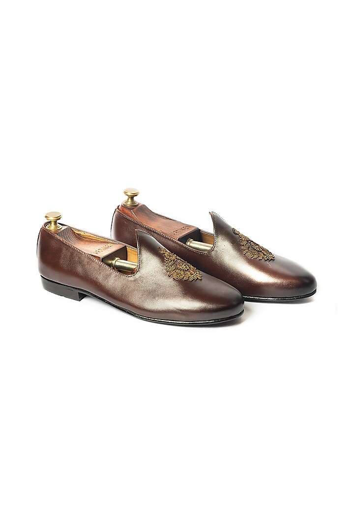 Burnt Brown Leather Hand Embroidered Juttis by ARTIMEN at Pernia's Pop Up Shop