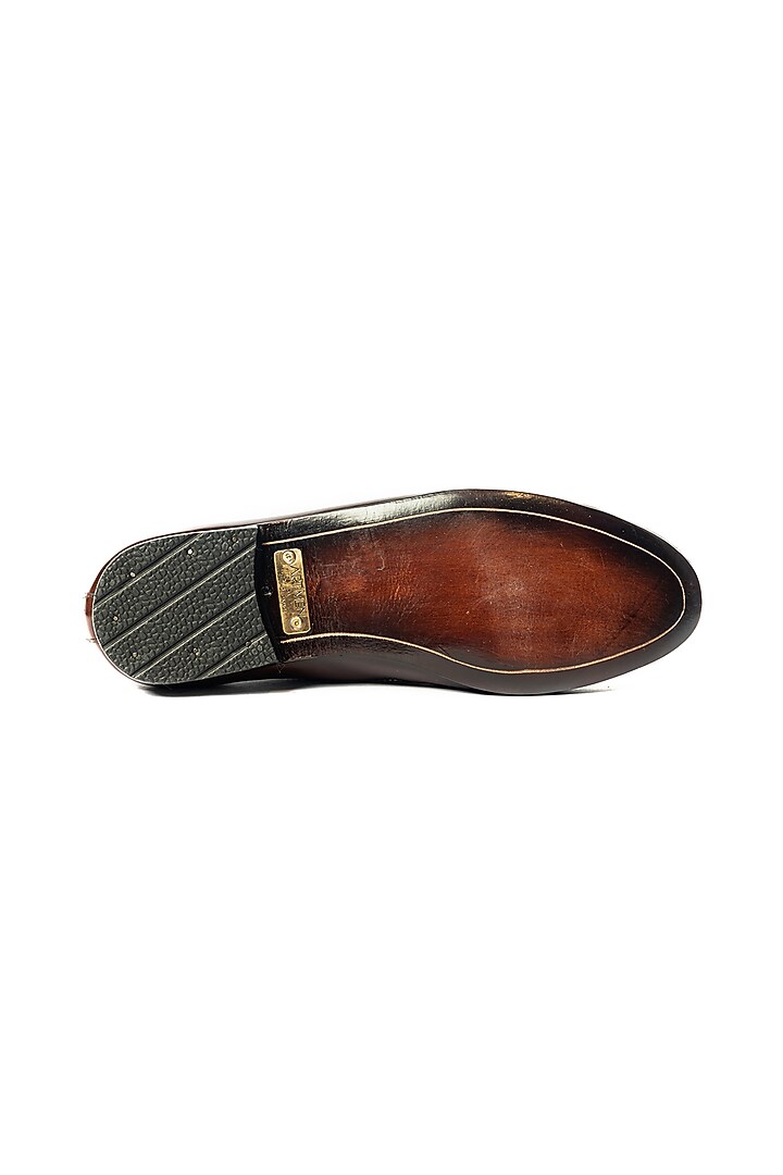 Burnt Brown Leather Hand Embroidered Juttis by ARTIMEN at Pernia's Pop Up Shop