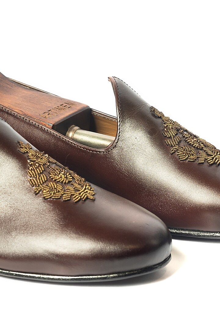 Burnt Brown Leather Hand Embroidered Juttis by ARTIMEN at Pernia's Pop Up Shop