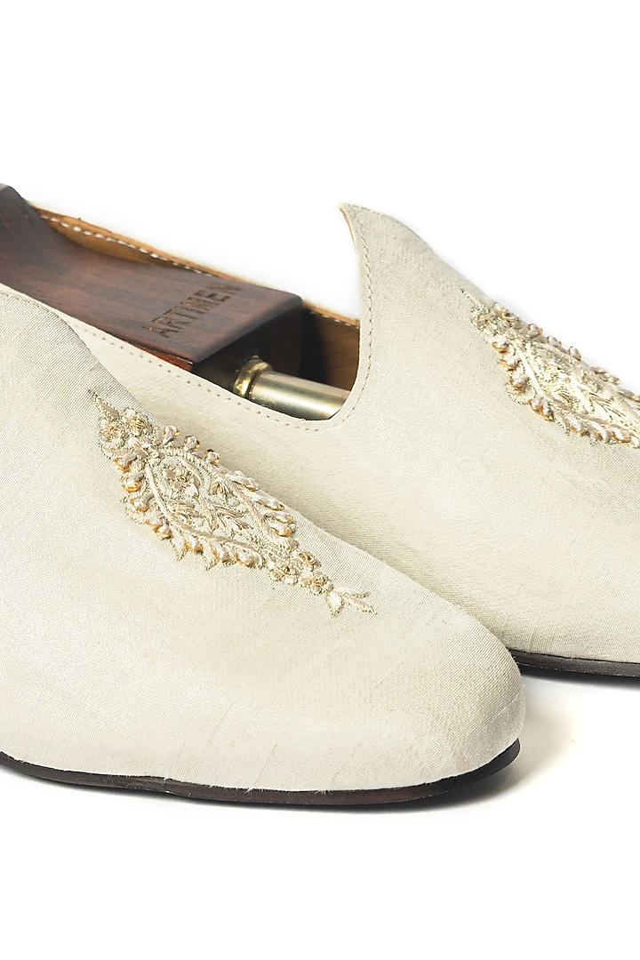 Off-White Raw Silk Hand Embroidered Juttis by ARTIMEN at Pernia's Pop Up Shop