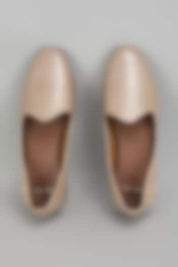 Cream Leather Hand Embroidered Handcrafted Juttis by ARTIMEN