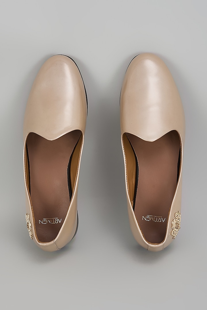 Cream Leather Hand Embroidered Handcrafted Juttis by ARTIMEN