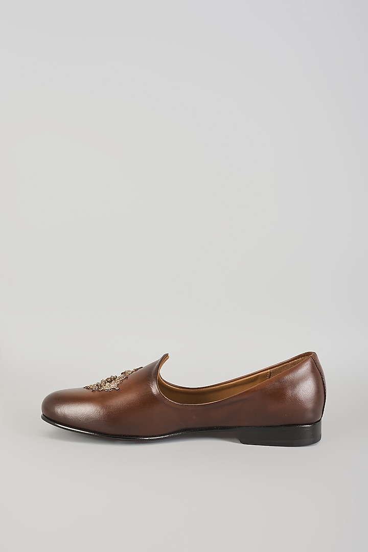Brown Leather Mojaris by ARTIMEN at Pernia's Pop Up Shop