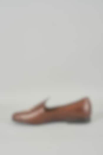 Brown Leather Mojaris by ARTIMEN at Pernia's Pop Up Shop