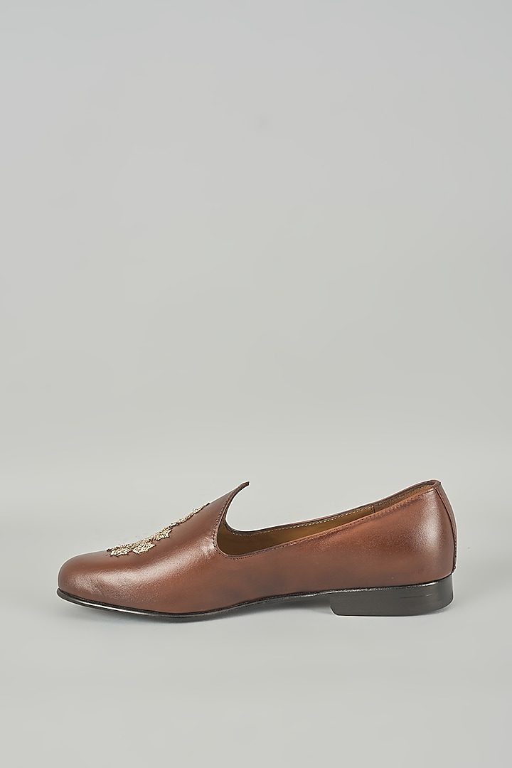 Brown Leather Mojaris by ARTIMEN at Pernia's Pop Up Shop