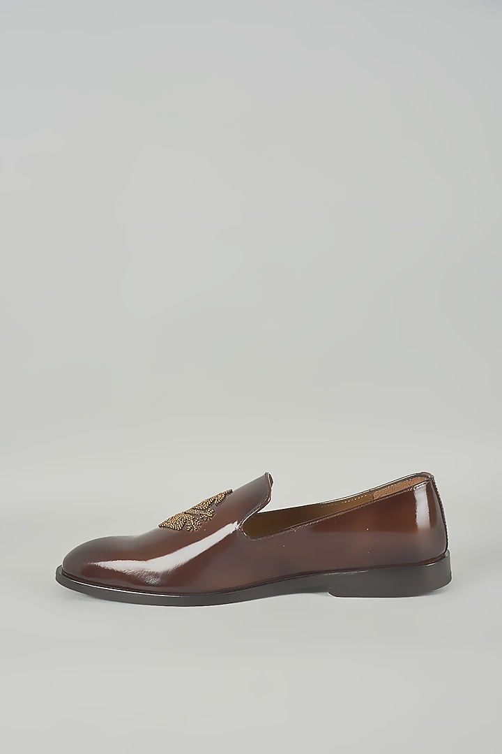 Brown Leather Mojaris by ARTIMEN at Pernia's Pop Up Shop