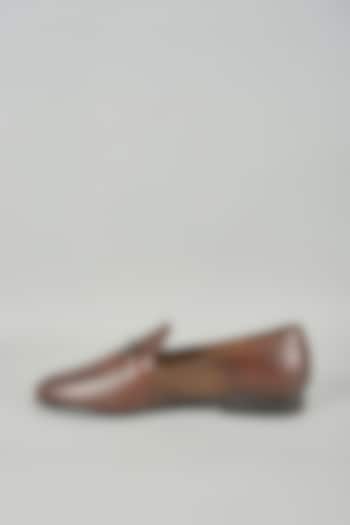 Brown Leather Mojaris by ARTIMEN at Pernia's Pop Up Shop