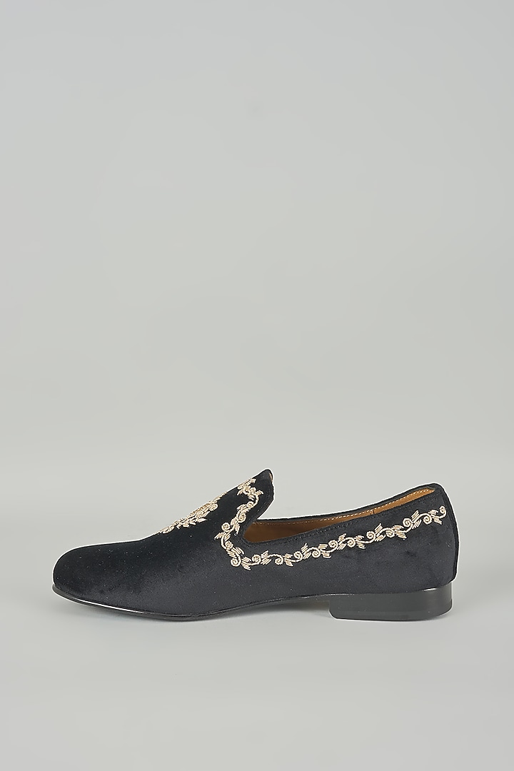 Black Leather Mojaris by ARTIMEN at Pernia's Pop Up Shop
