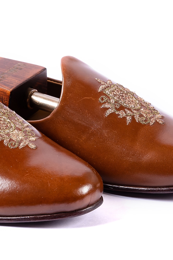 Burnt Tan Leather Handcrafted Juttis by ARTIMEN at Pernia's Pop Up Shop