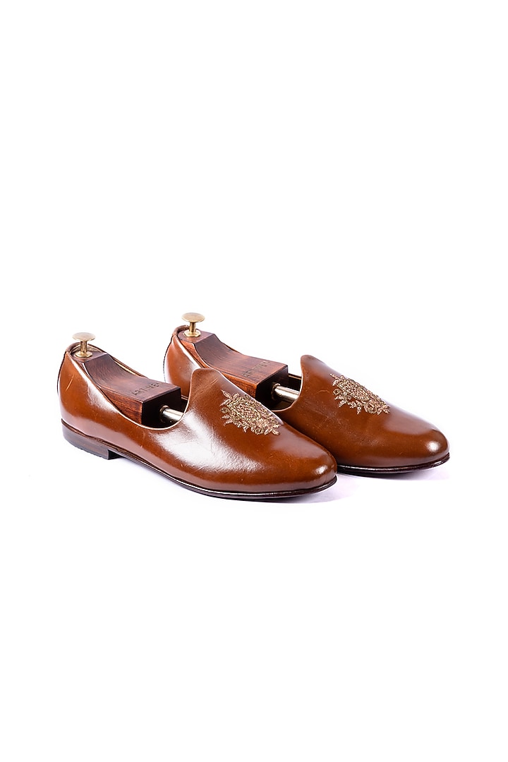 Burnt Tan Leather Handcrafted Juttis by ARTIMEN at Pernia's Pop Up Shop