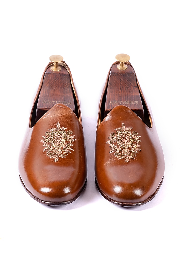 Burnt Tan Leather Handcrafted Juttis by ARTIMEN at Pernia's Pop Up Shop