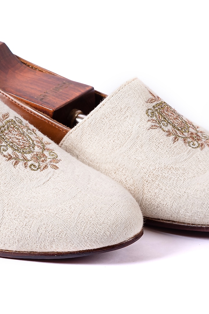 Off-White Leather Motifs Embroidered Jutti by ARTIMEN at Pernia's Pop Up Shop