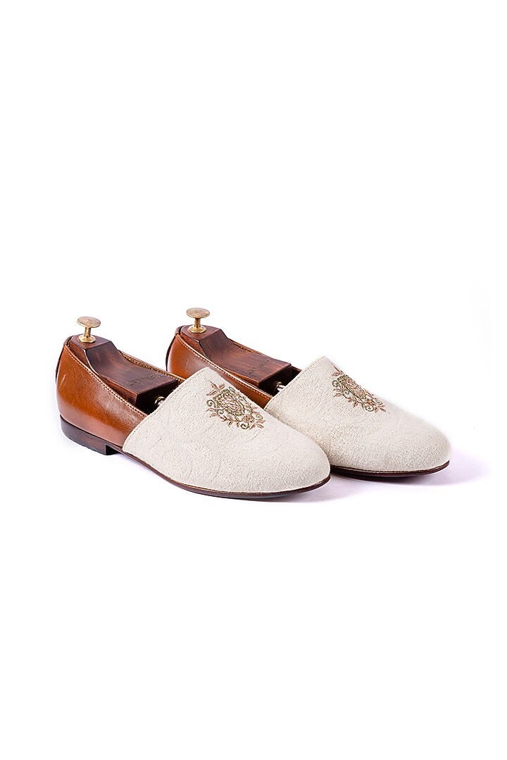 Off-White Leather Motifs Embroidered Jutti by ARTIMEN at Pernia's Pop Up Shop