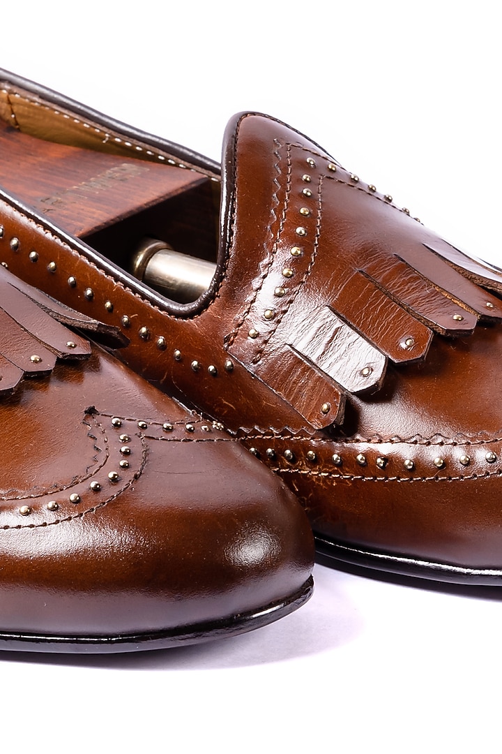 Burnt Tan Leather Handcrafted Juttis by ARTIMEN at Pernia's Pop Up Shop